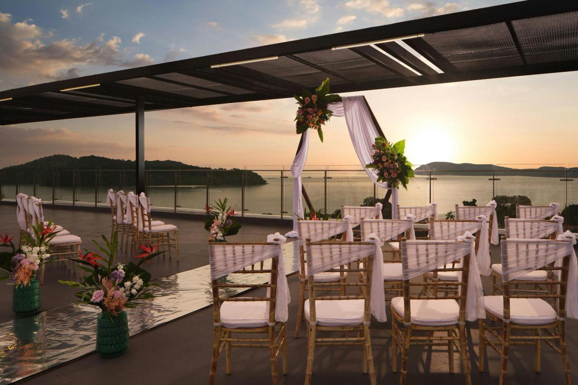 Aloft Langkawi Pantai Tengah Pantai Cenang  Exterior foto
